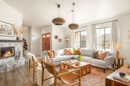 7 King BRs + Pool + Spa + Bocce | Mins to Joshua Tree NP | Flora