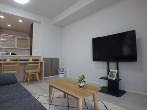 Casa básica | 2 dormitorios, cortinas opacas, wifi gratis