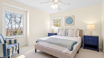 5 bedrooms, desk, iron/ironing board, travel crib