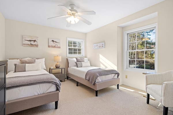 5 عدّة غرف نوم ومكتب ومكواة/لوح كي وسرير سفر