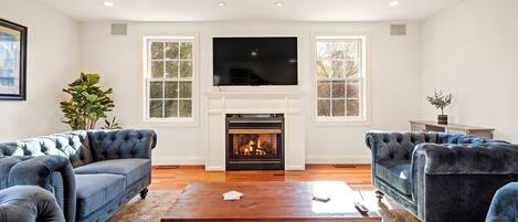 Smart TV, fireplace, table football, ping pong