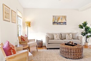 Smart TV, chimenea, futbolito y tenis de mesa 