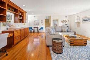 Smart-TV, Kamin, Tischfußball, Tischtennisplatte