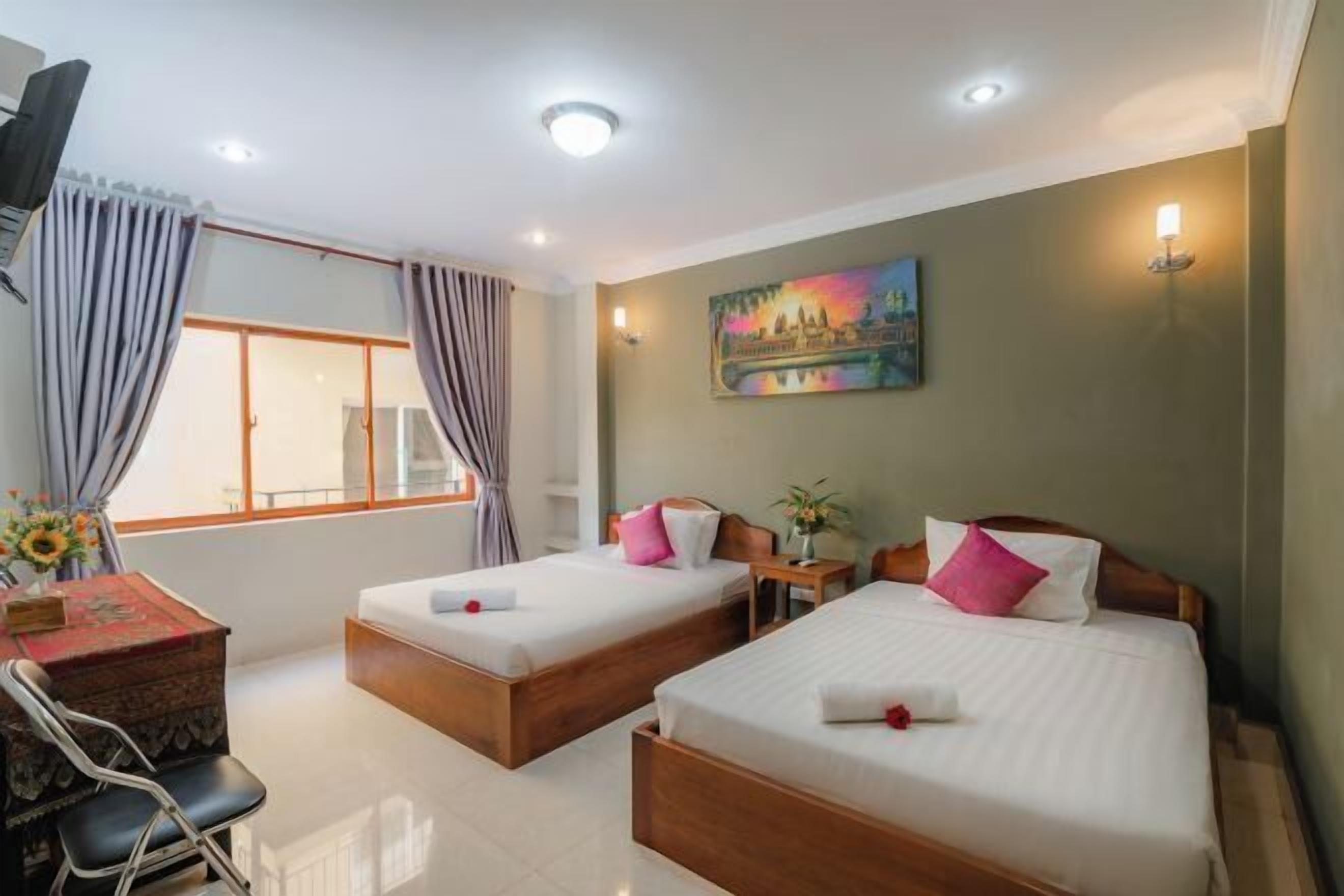 迷你吧、客房内保险箱、办公桌、隔音