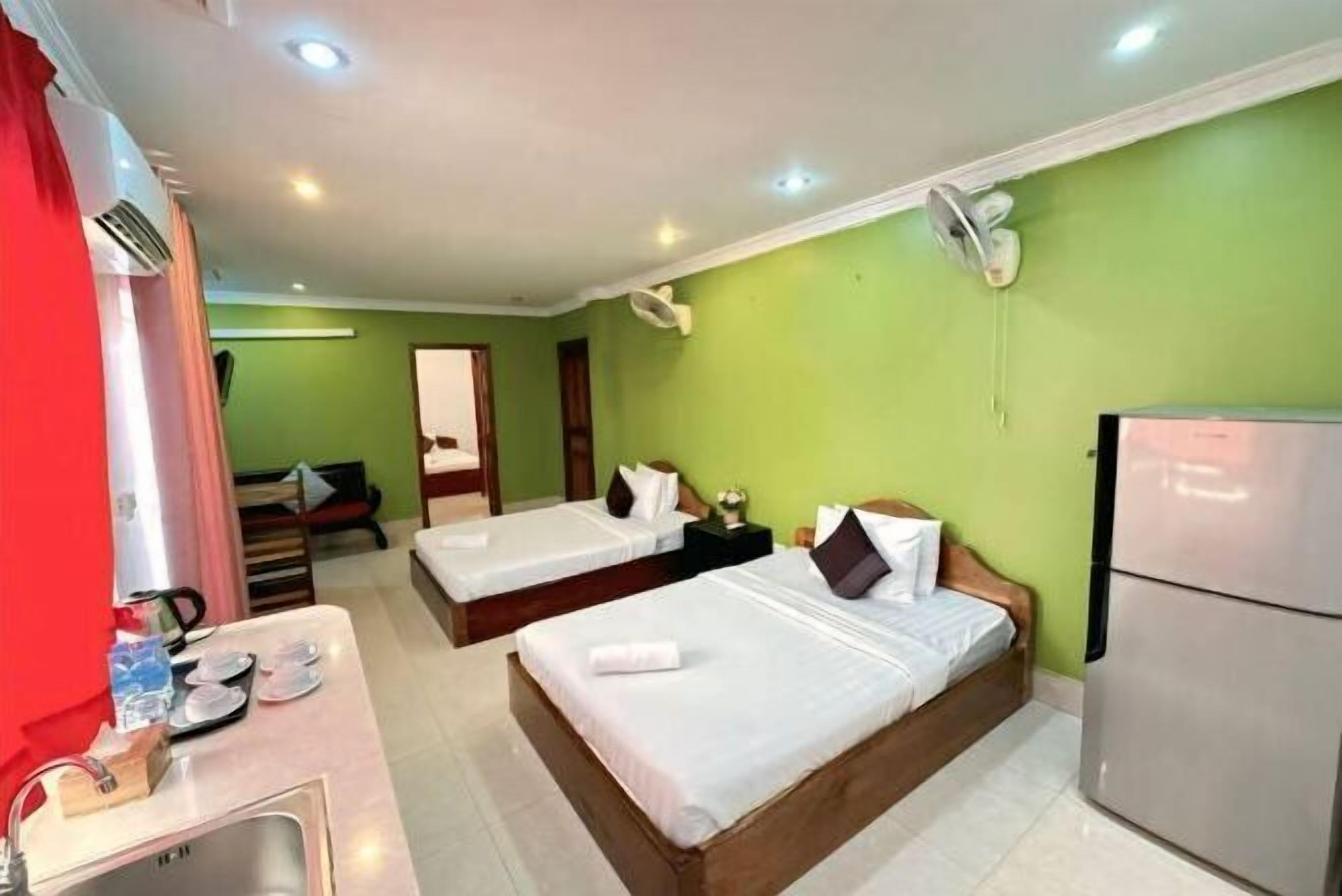 迷你吧、客房内保险箱、办公桌、隔音