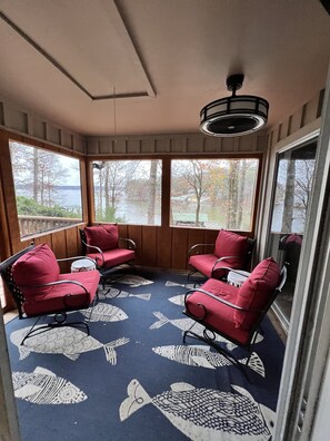 Interior - Hideaway Cove - Lots of space, air hockey table, screened porch, Fishing Dock (Farmerville)