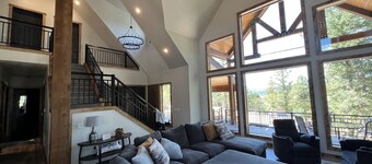 Luxury Executive Style Cabin 7 BR 4.5 BA Hi Speed Wi-Fi