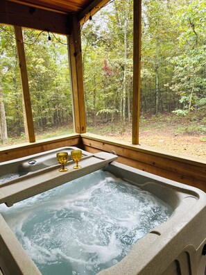 Property grounds - Secluded in the woods, couple’s romantic cabin & hot tub, brkfast foods provided (Greenville)