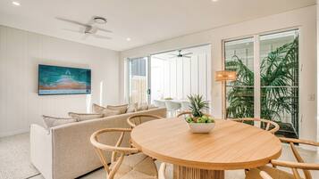 3 Bedroom Kamala Luxury Home | In-room dining