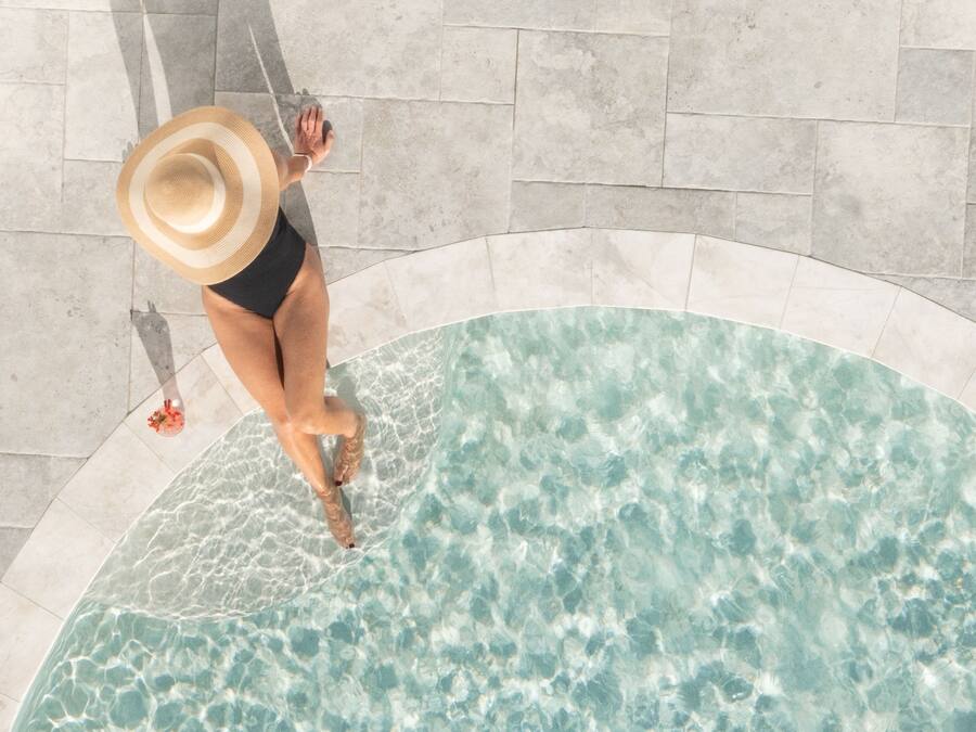 2 buitenzwembaden, parasols voor strand/zwembad