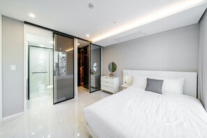Suite superior (No parking) | Decoración personalizada, muebles diferentes y wifi gratis