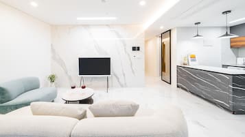 Executive Suite (No parking) | 1 bedroom, individually decorated, individually furnished, free WiFi