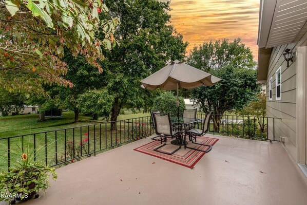 Outdoor dining