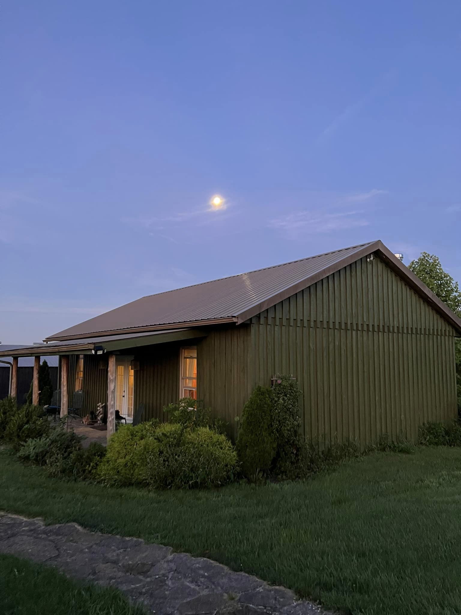 Cozy Bunkhouse nestled on a  200 acre Private Horse  Ranch