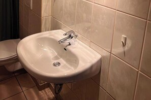 Vasca, asciugacapelli, asciugamani