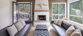 Taos Haus Mountain Modern Sleeps 14 at Taos Ski va
