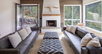 Taos Haus Mountain Modern Sleeps 14 at Taos Ski va