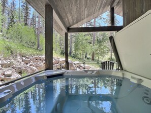 Outdoor spa tub
