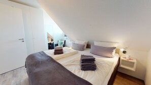 1 bedroom, free WiFi, bed sheets - Holiday Apartment "Neehuus 5" with Balcony & Wi-Fi (Borkum)