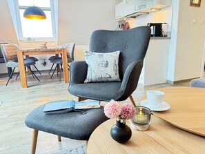 TV - Holiday Apartment "Neehuus 5" with Balcony & Wi-Fi (Borkum)