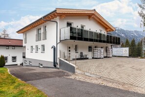 Exterior - Apartment "Zugspitze" with Shared Garden and Wi-Fi (Ehrwald)