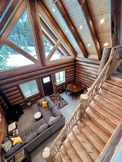 Peaceful Log Cabin – 5 min to Red Mt. & XC trails