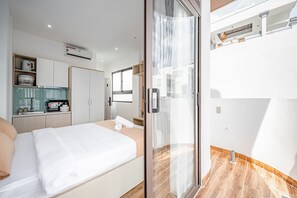 Comfort Apartment | 1 bedroom, premium bedding, free WiFi, bed sheets - Cozrum Homes - Autumn House (Ho Chi Minh City)