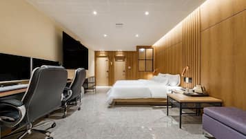 Battle Ground Room 2PC | Individually decorated, individually furnished, free WiFi, bed sheets