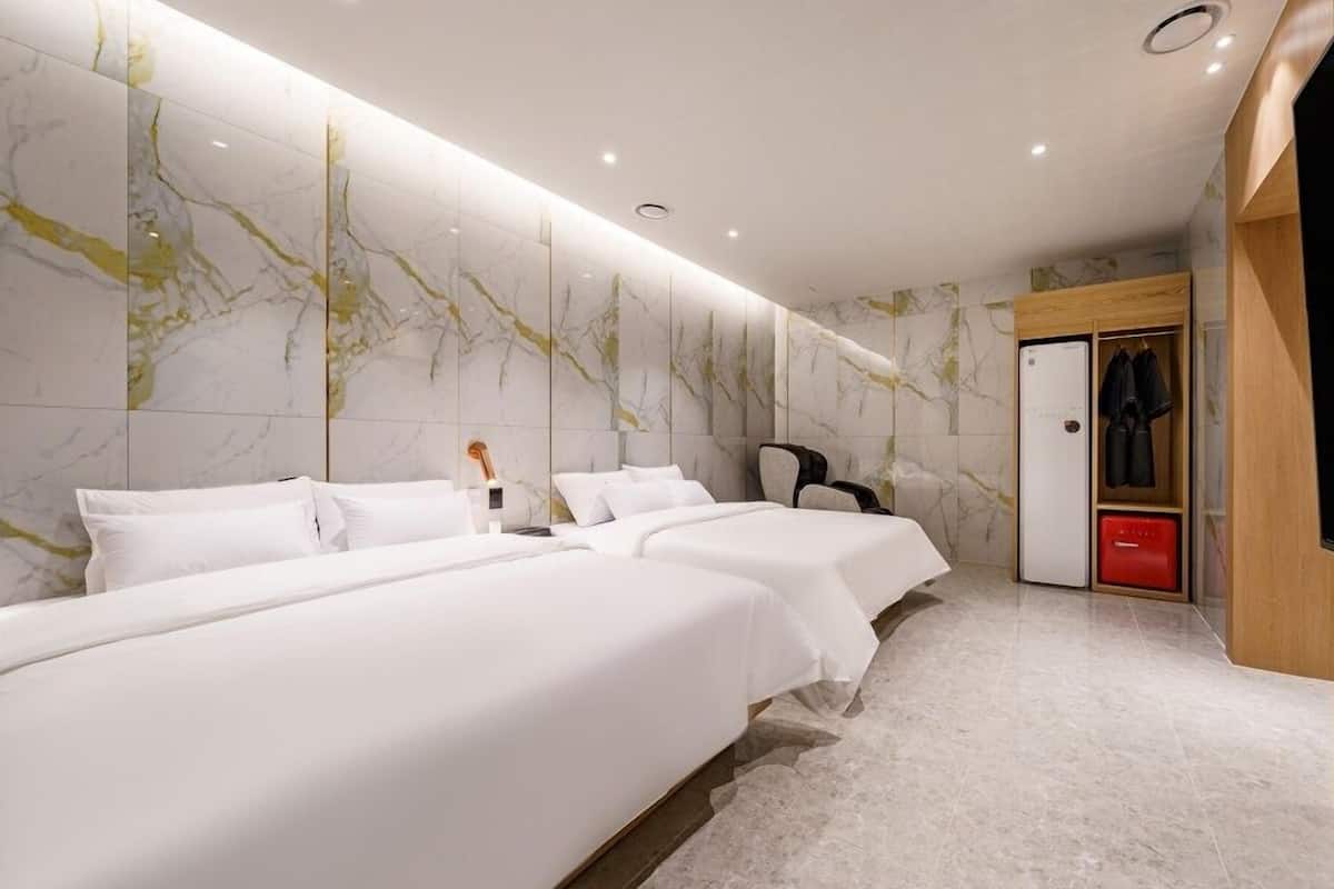Royal Suite Room | Individually decorated, individually furnished, free WiFi, bed sheets