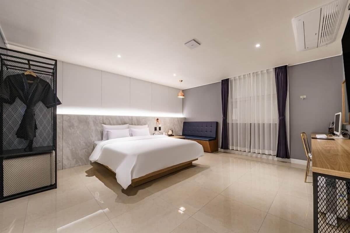 Standard Double Room | Individually decorated, individually furnished, free WiFi, bed sheets