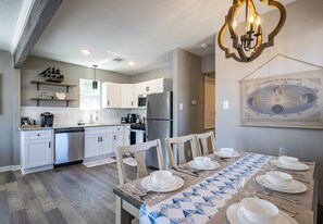 冰箱、微波炉、烤箱、炉灶