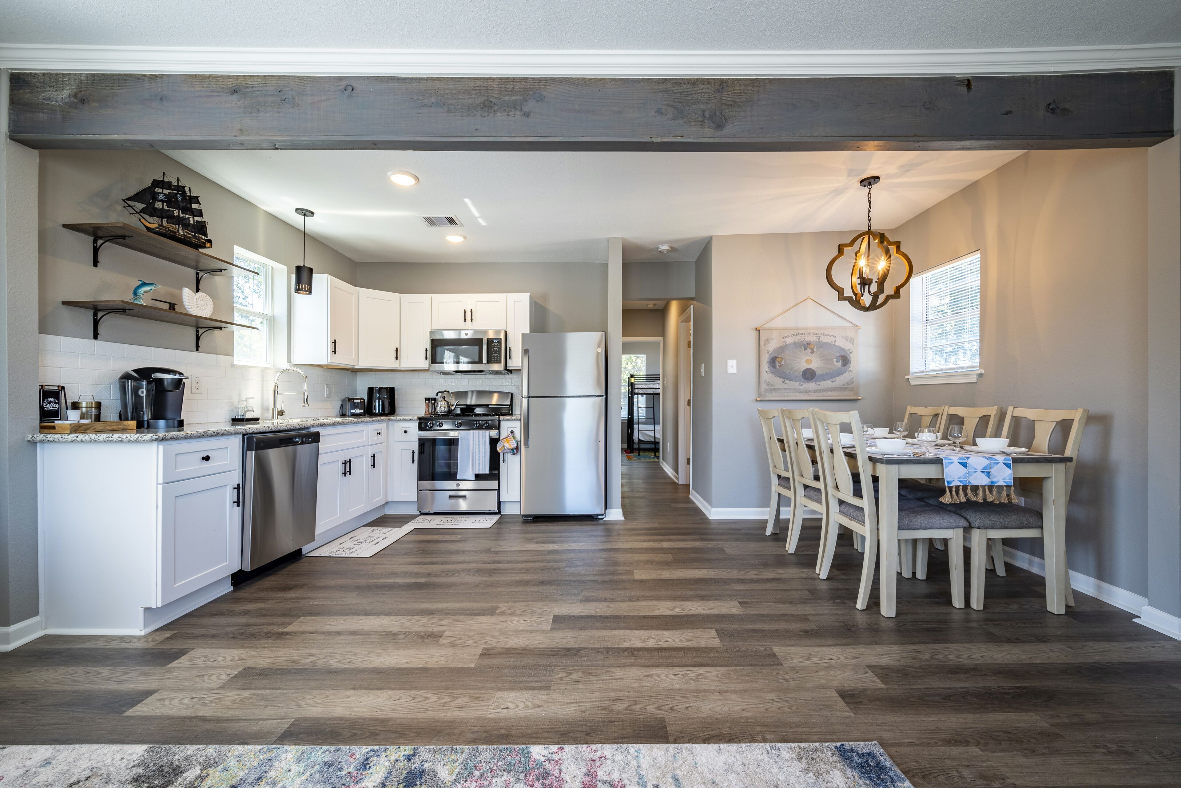 Kylskåp, mikrovågsugn, ugn och spishäll