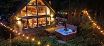 Mt Baker Cabin-Hot Tub, Fireplace & EV Charger