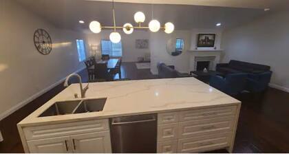 Peaceful modern renovated house with hot tub