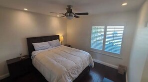 3 bedrooms, in-room safe, iron/ironing board, travel cot - Peaceful modern renovated house with hot tub (Mission Viejo)