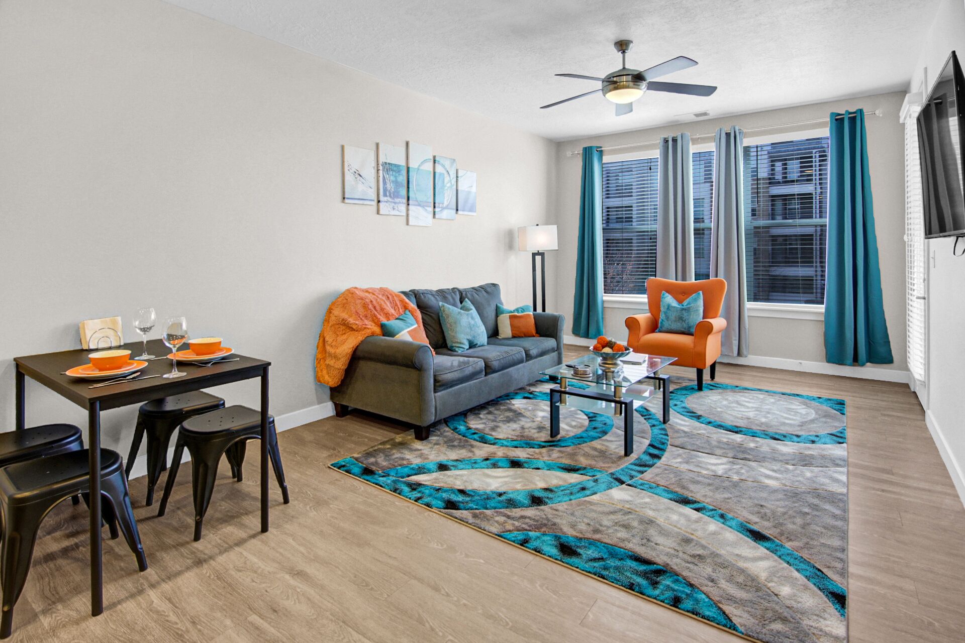 Stylish Hottub/Parking/Gym/FastWifi/PetFriendly