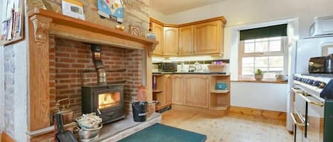 Fridge, cookware/dishes/utensils