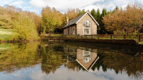 The Old Pump House, Forest of Dean - sleeps 6 guests in 3 bedrooms