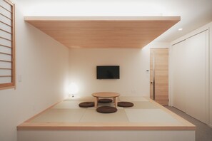 Traditional Twin Room | Living area | 42-inch Smart TV with digital channels, TV - NAGI Hiroshima Hotel&Lounge (Hiroshima)