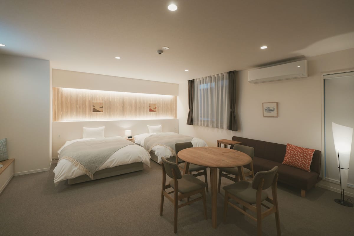 尊榮雙床房 | 高級寢具、羽絨被、筆電工作空間、隔音