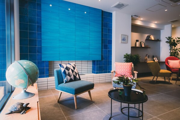 Coin salon dans le hall