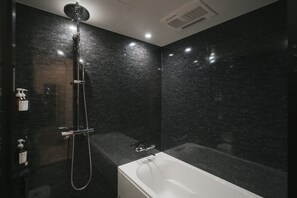Traditional Twin Room | Bathroom | Separate bathtub and shower, free toiletries, hair dryer, bidet - NAGI Hiroshima Hotel&Lounge (Hiroshima)