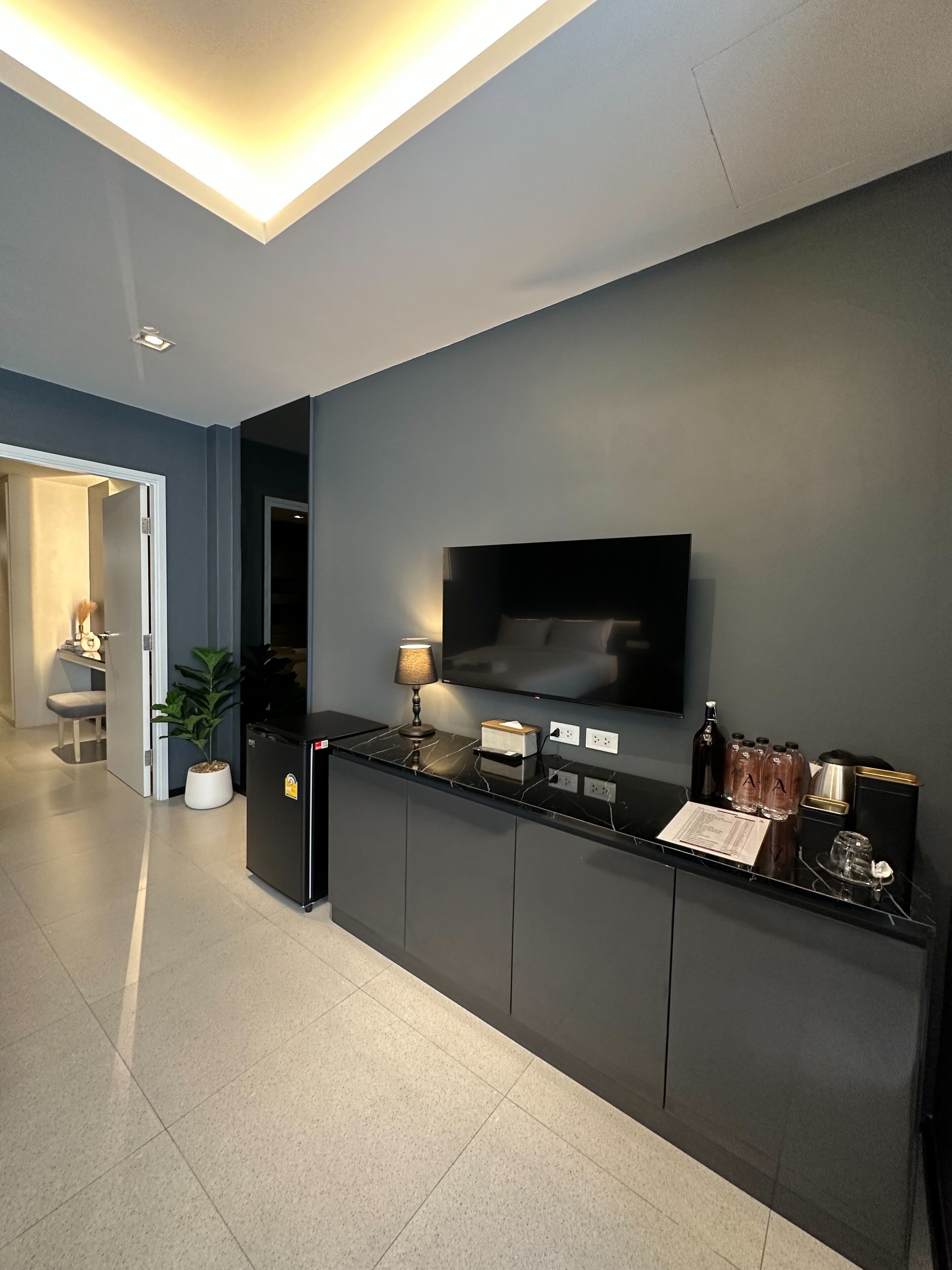 Free WiFi, bed sheets