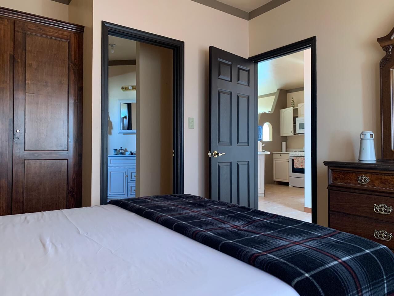 2 bedrooms, iron/ironing board, bed sheets