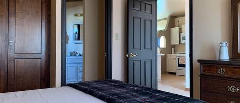 2 chambres, fer et planche à repasser, draps fournis