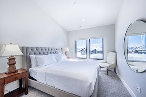 5 bedrooms, desk, free WiFi, bed sheets