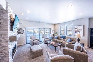 Smart TV, fireplace, DVD player