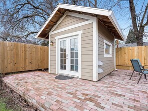 Useable private studio and workspace for stay. 