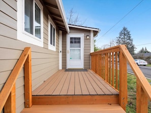 Front door entrance with included smart lock. - Casa Yeye! Dual Office WFH! HUGE Yard! Mins ~ PDX!
(Vancouver)