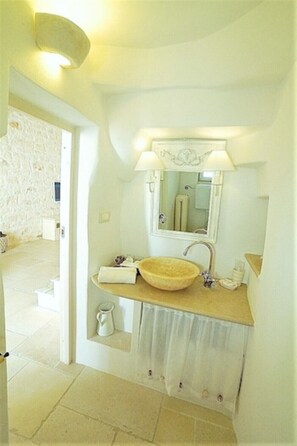 Shower, free toiletries, hair dryer, bidet - Rudia Romantic House Old Town with Panorama (Ostuni)